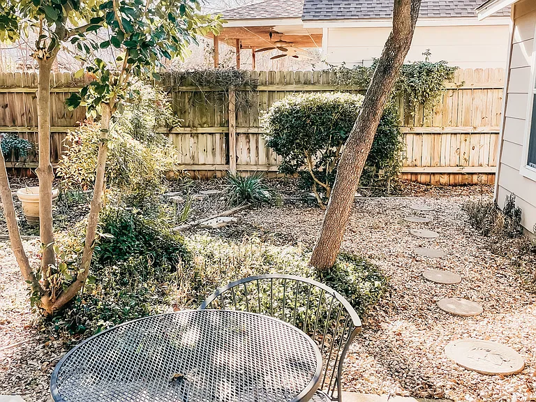 E 3rd St — Photo 12
