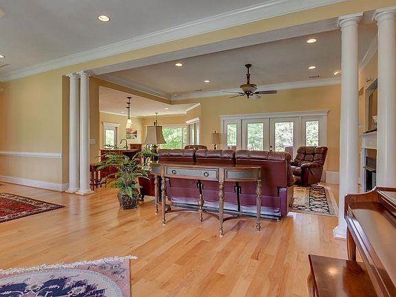 4th image of 820 Callaway Dr