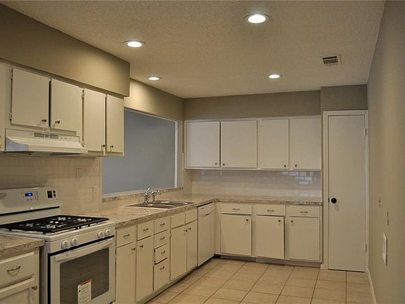 3rd image of 7300 Shadywood Dr
