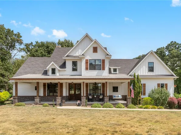 4205 N Rainbow Farm Rd, Bentonville, AR 72713
