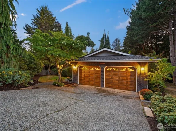 20215 41st Place NE, Lake Forest Park, WA 98155