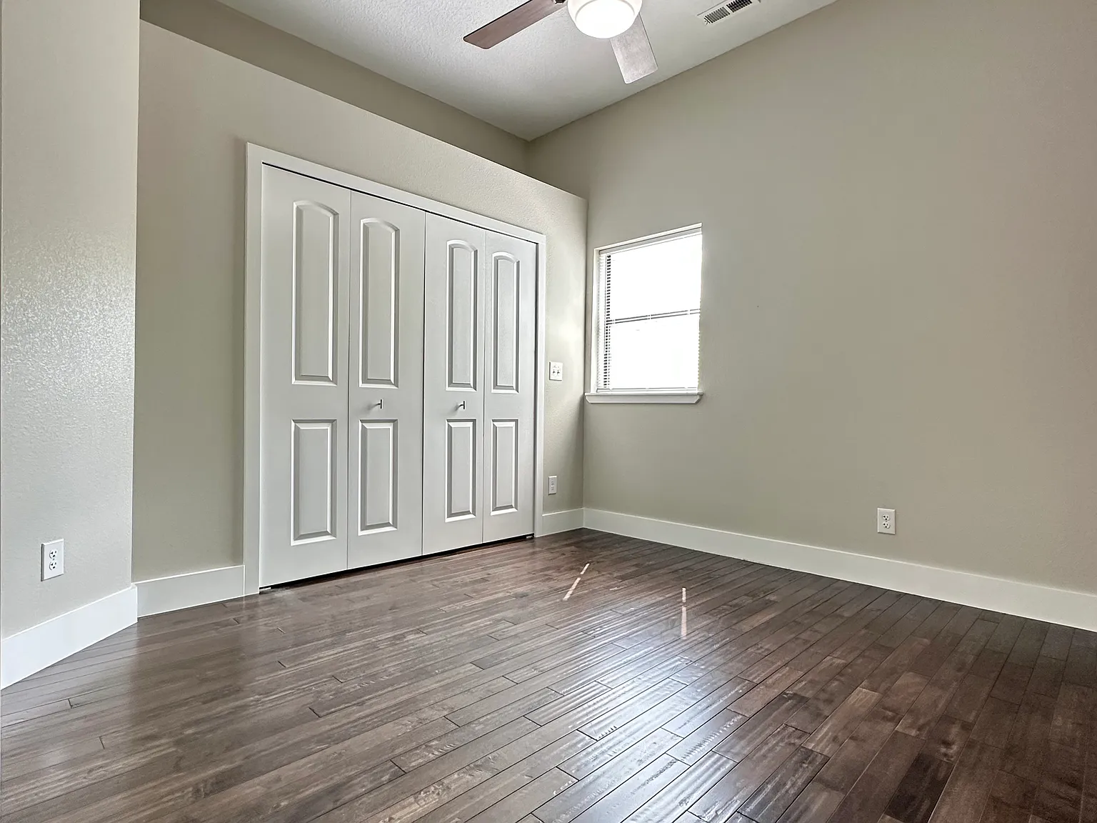 2 bed, 900 sqft, $1,800 — Photo 2