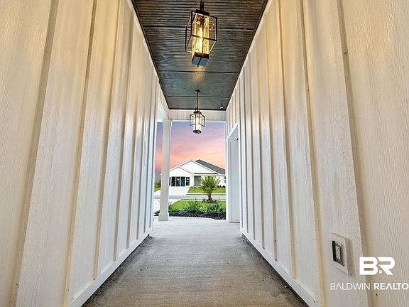 3rd image of 7021 Abigail St