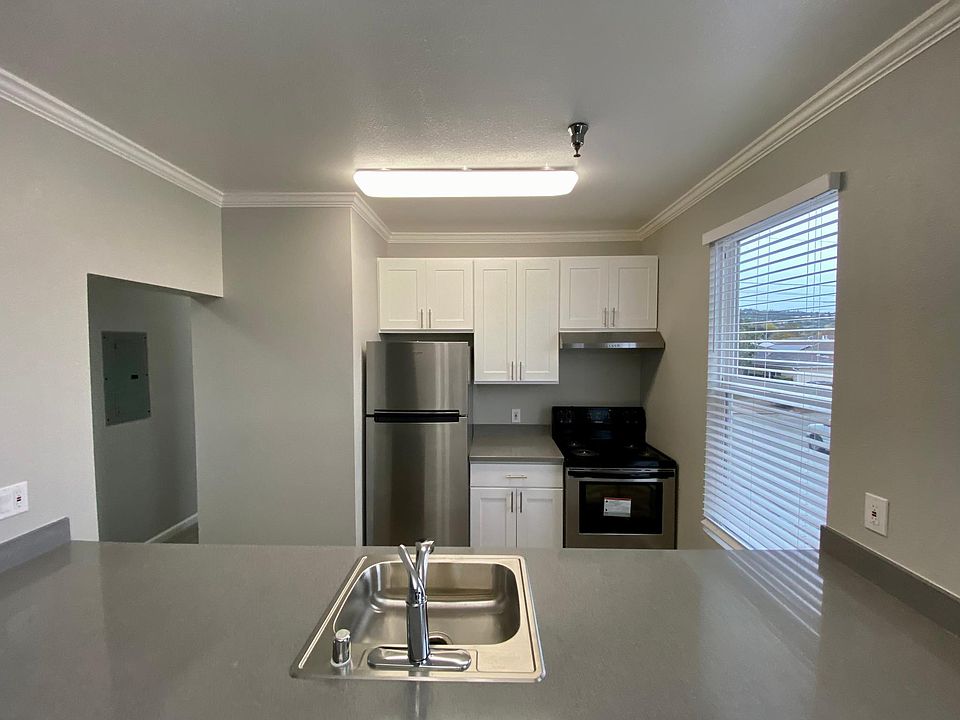 1st image of 1500 Laurel St #213
