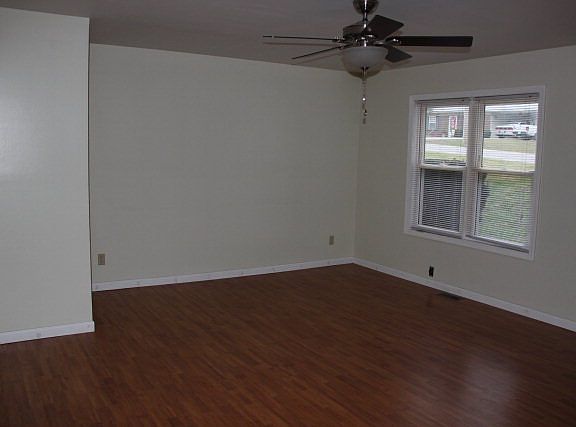 4th image of 124 Stewart Dr