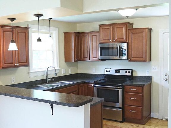 4th image of 4105 Winchester Dr