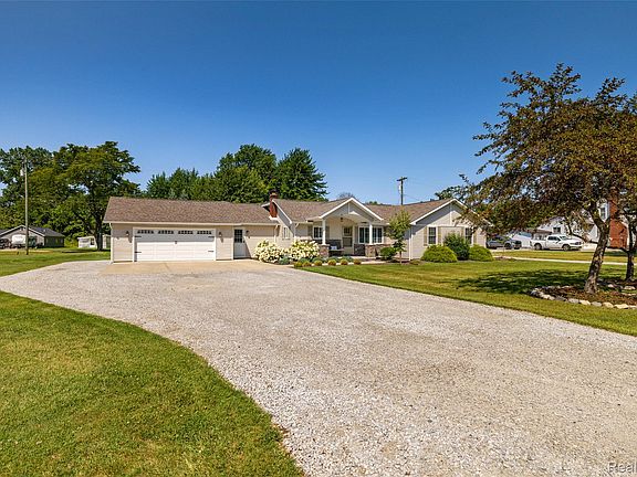 3rd image of 1423 Belle River Rd