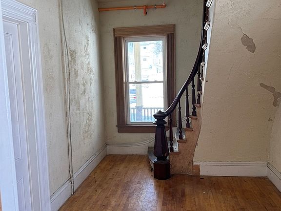 2nd image of 93 Fairfax Rd