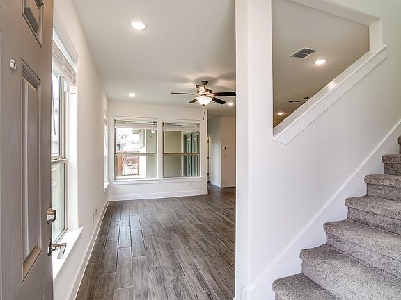 4th image of 433 Parkline Dr