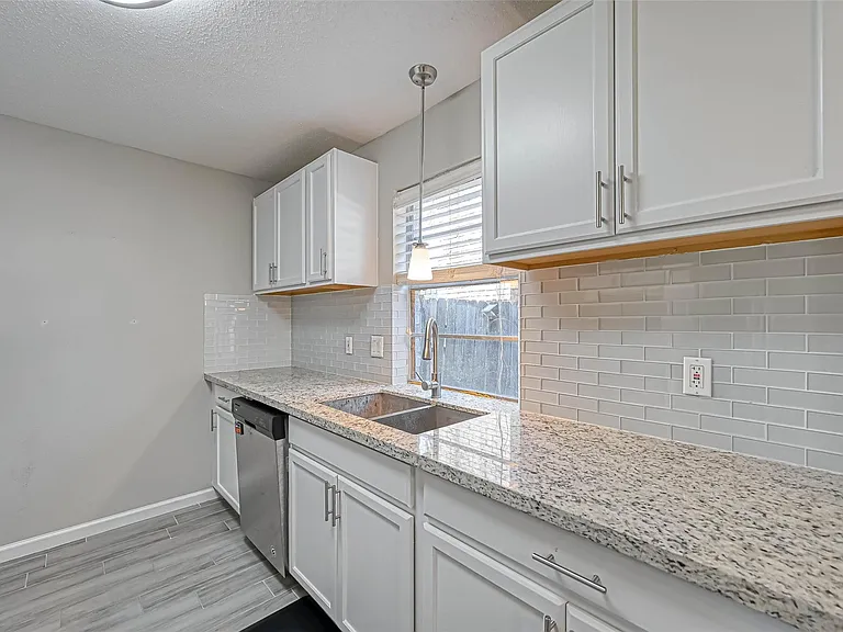 22622 John Rolfe Ln — Photo 8