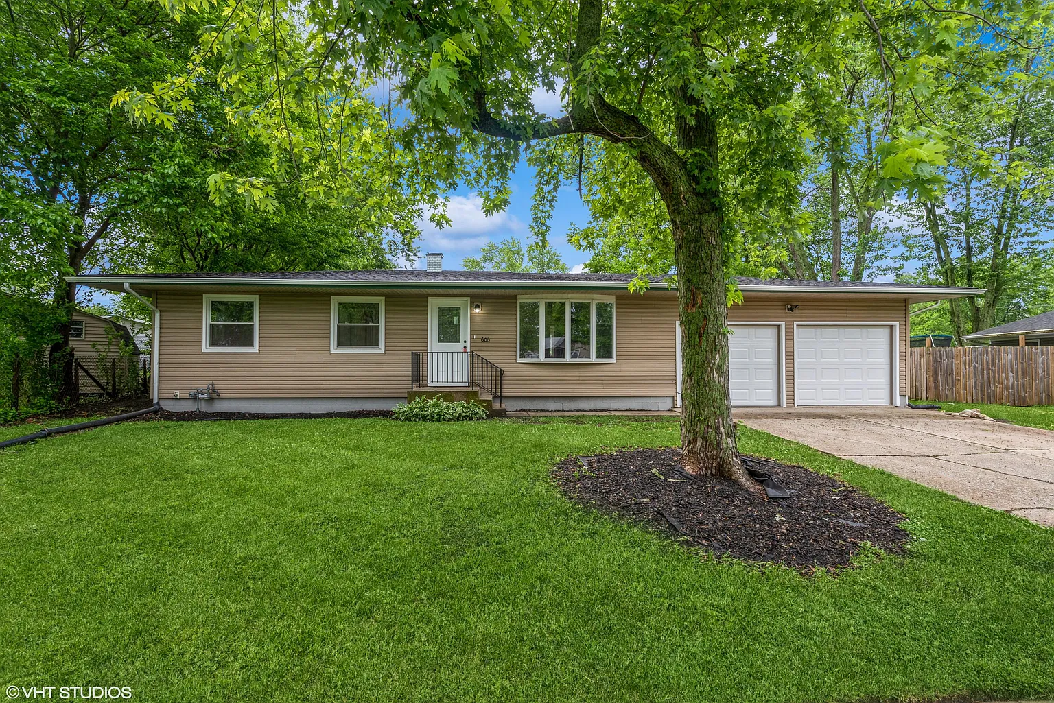 606 Southwind Dr photo 1