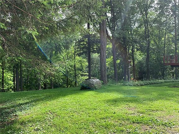 2nd image of 5560 Lovers Ln