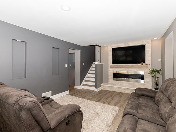 3rd image of 12212 Lawndale Ave