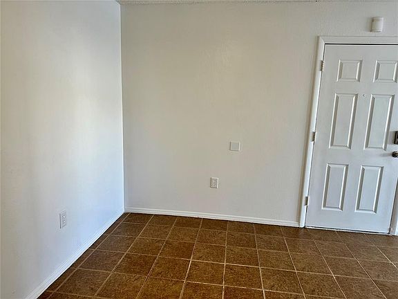 5th image of 946 Lake Destiny Rd Unit E