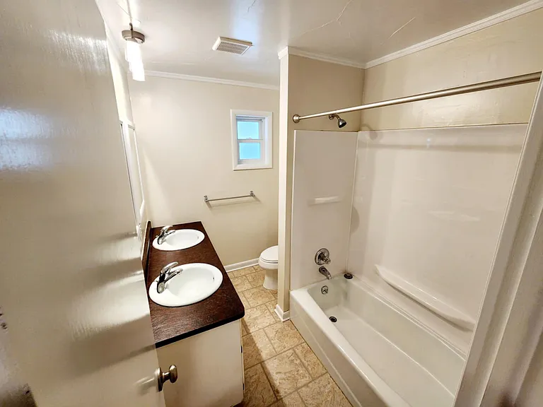 10820 Claire Ln — Photo 12