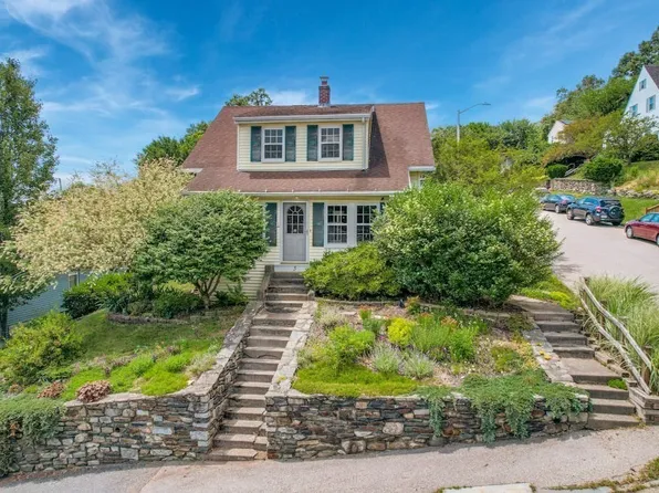 3 Stratfield St, Worcester, MA 01604
