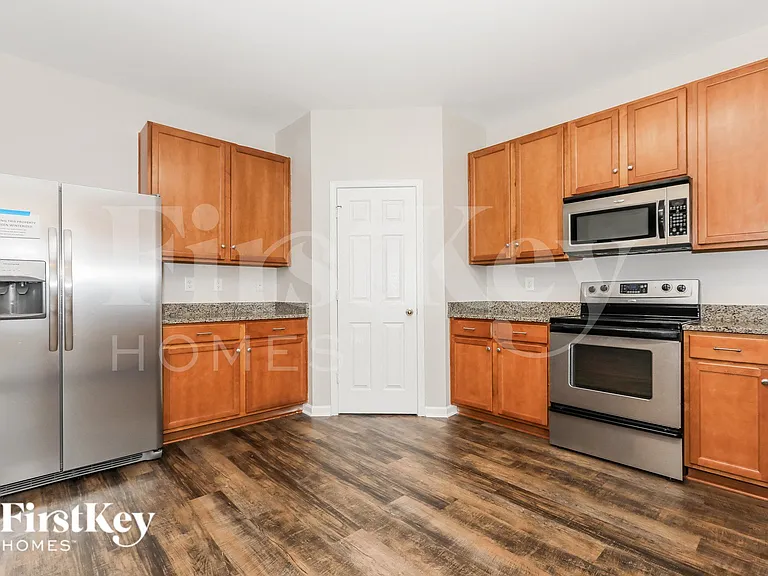 1008 Rural Farm Rd — Photo 6