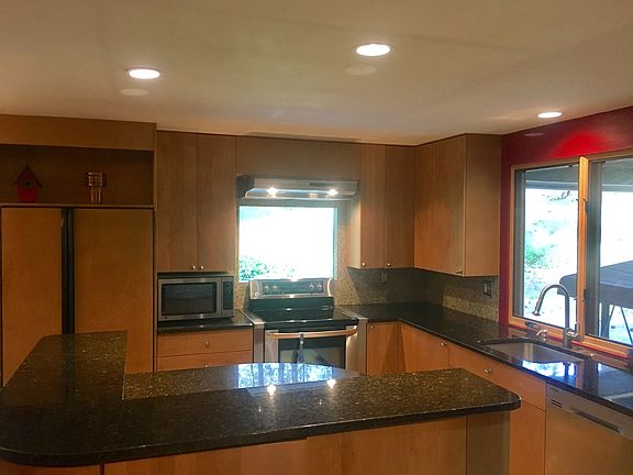 Kitchen, with granite slab 