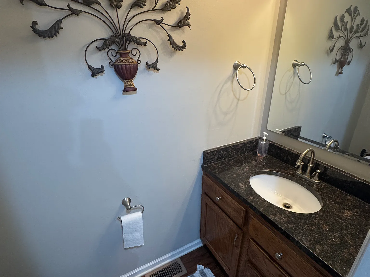 4 bed, 2.5 bath, 2558 sqft, $3,500 — Photo 2