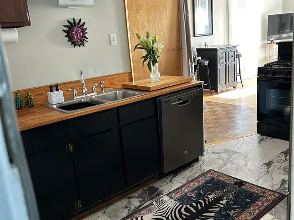 (undisclosed Address), Milwaukee, WI 53212