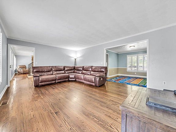 3rd image of 3825 Park Ln SW