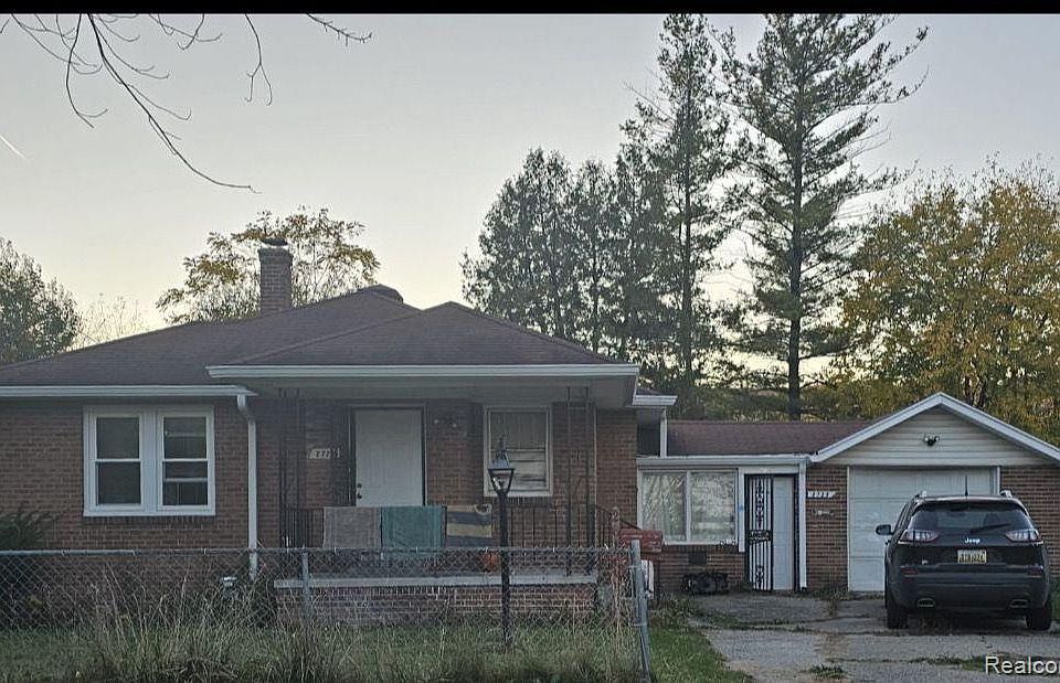 1st image of 2723 Owen St