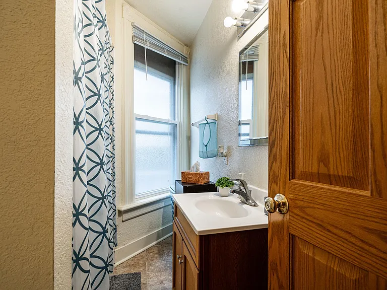 1627 N Farwell Ave #A — Photo 13