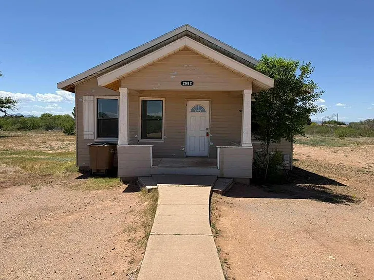2082 N Cougar Pl — Photo 1
