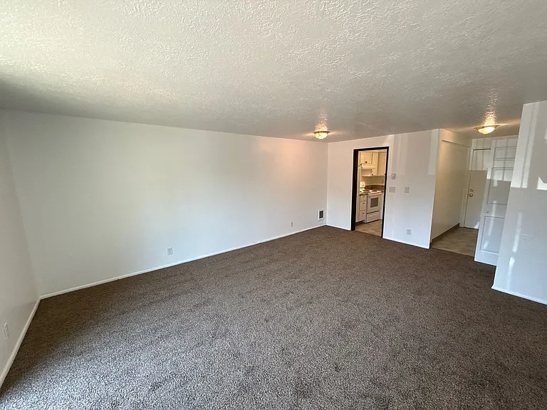 1828 Liberty St NE — Photo 4
