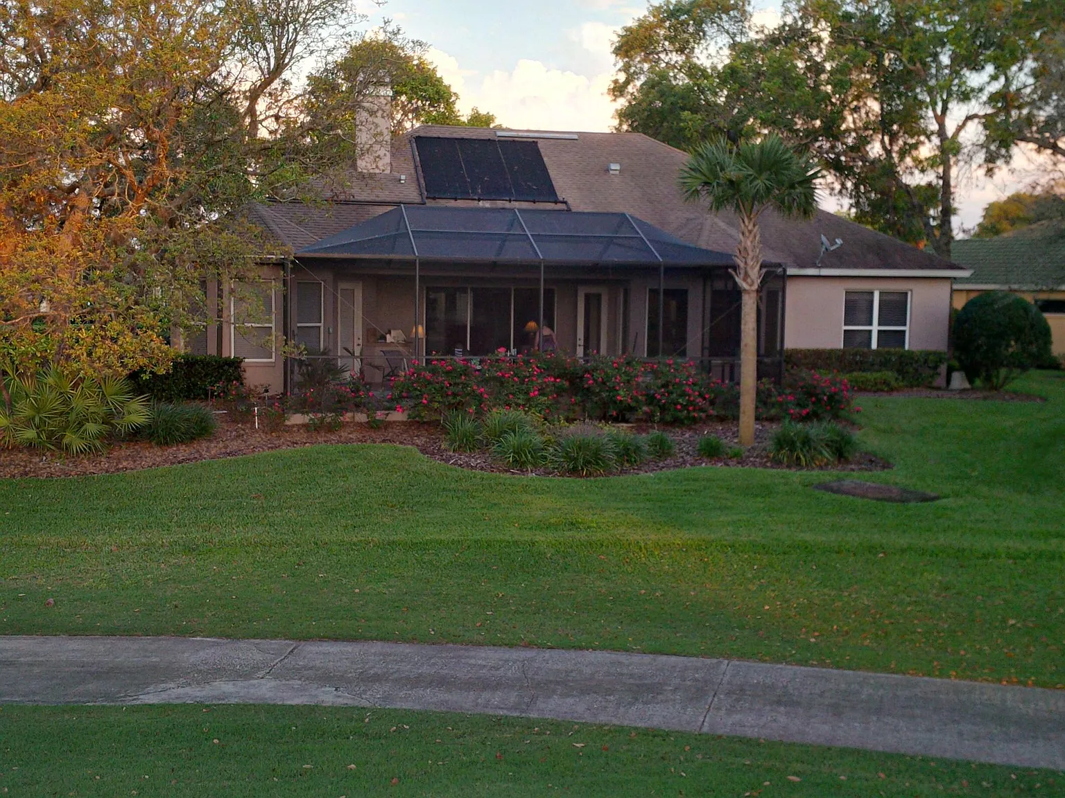 3 bed, 2560 sqft, $3,000 — Photo 1
