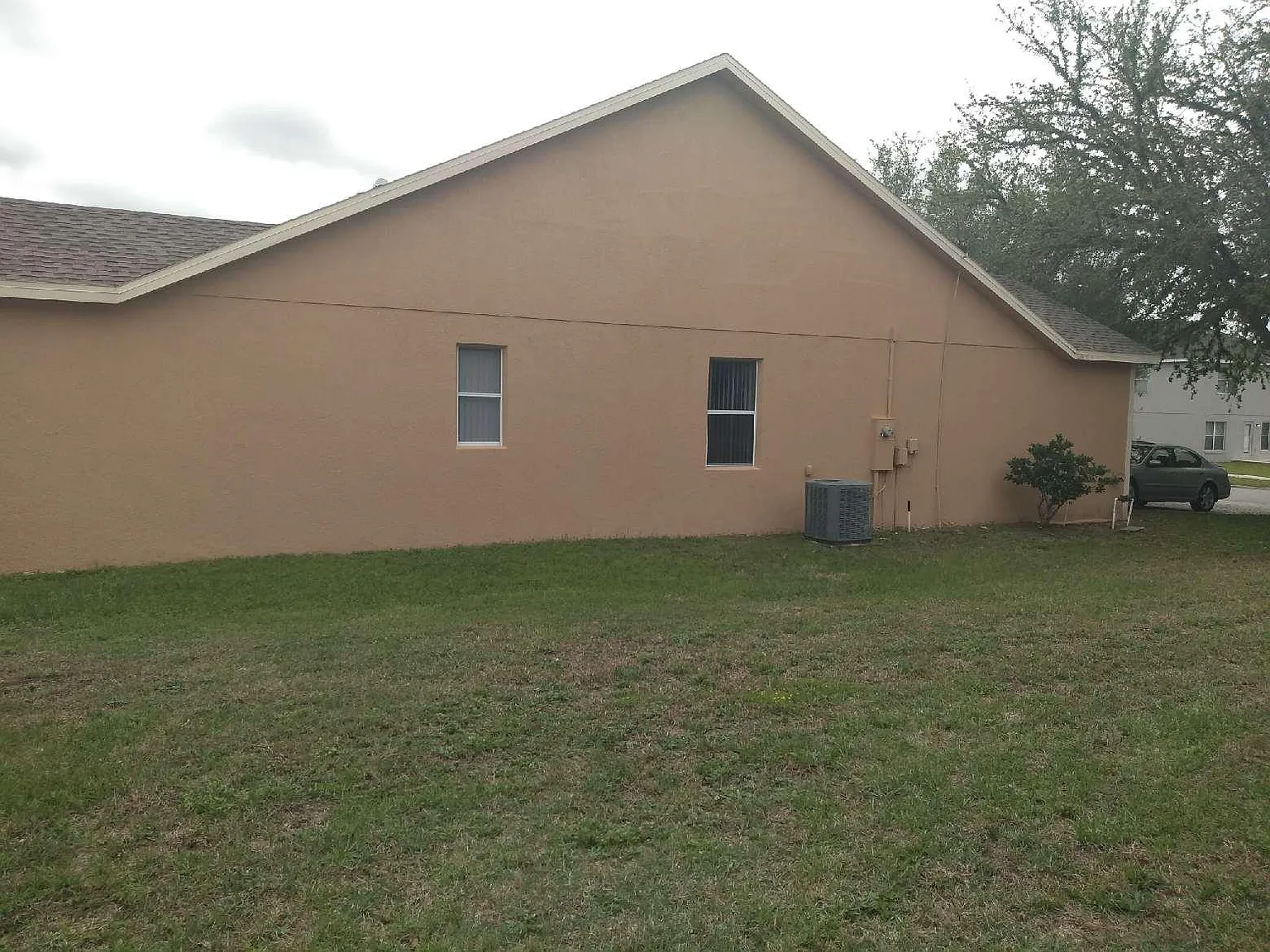 4 bed, 2076 sqft, $2,300 — Photo 3