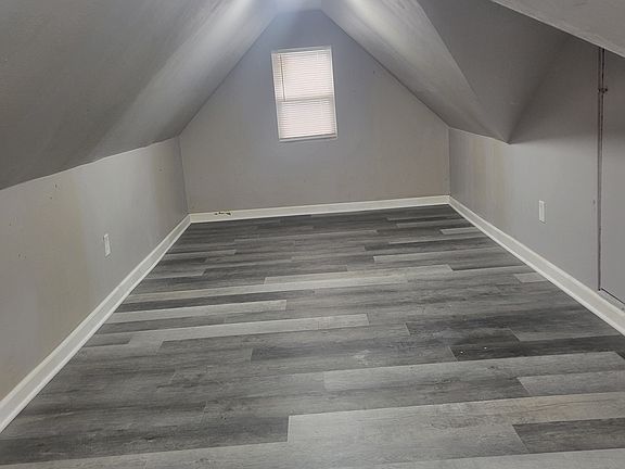 4th image of 4090 Moore St