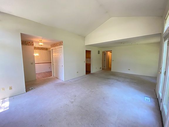 4th image of 1709 Fairfax Cir E Unit 4