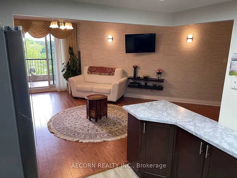 7811 Yonge St #805 — Photo 13