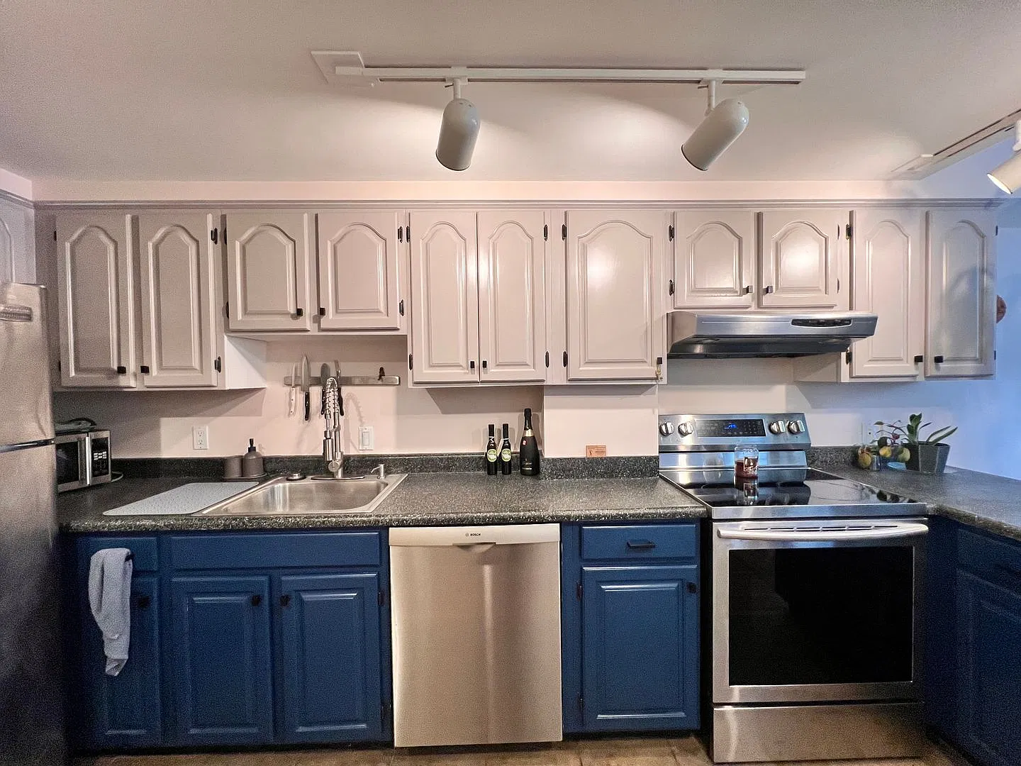 Updated 1-Bedroom Condo | In-Unit Laundry | 2 Parking Spaces | South Portland — Photo 2