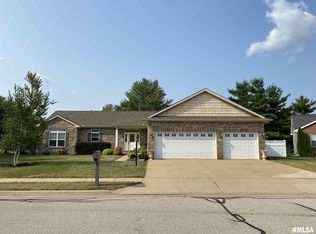 1401 Cedar Lake Dr, Metamora, IL 61548