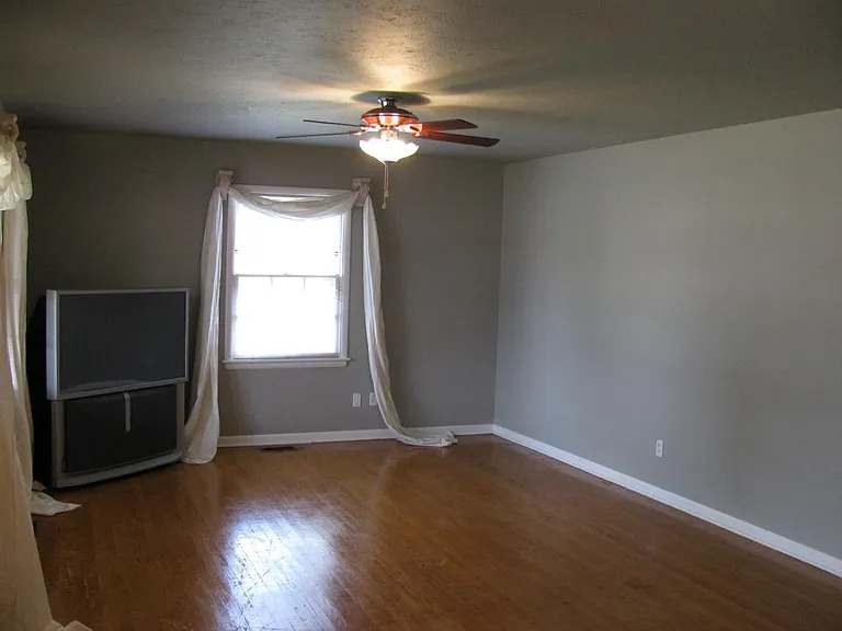 2712 Northampton Pl — Photo 8