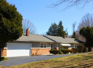 5 Great Neck Rd, Trumbull, CT 06611