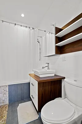 Rented by Anchor Associates | media 17