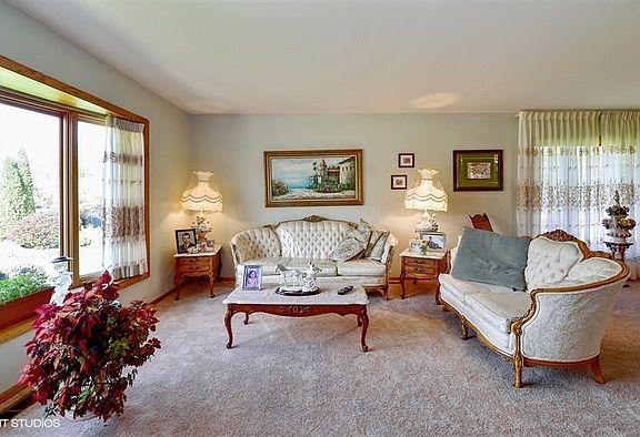 3rd image of 10904 Chaucer Dr