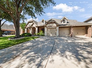 2212 Hobby Falcon Trl, Grand Prairie, TX 75052