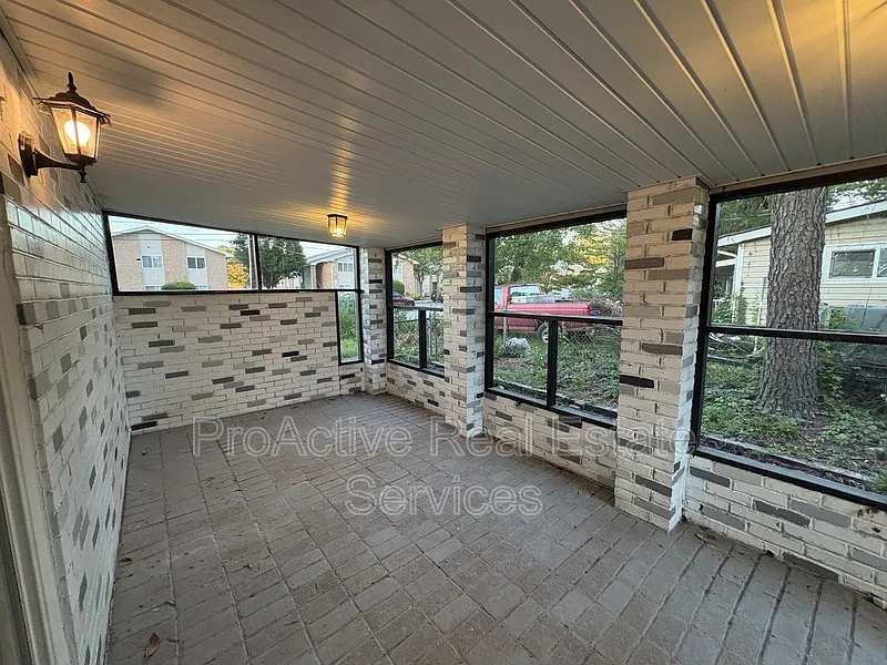 3 bed, 2.0 bath, 1550 sqft, $2,450 — Photo 4