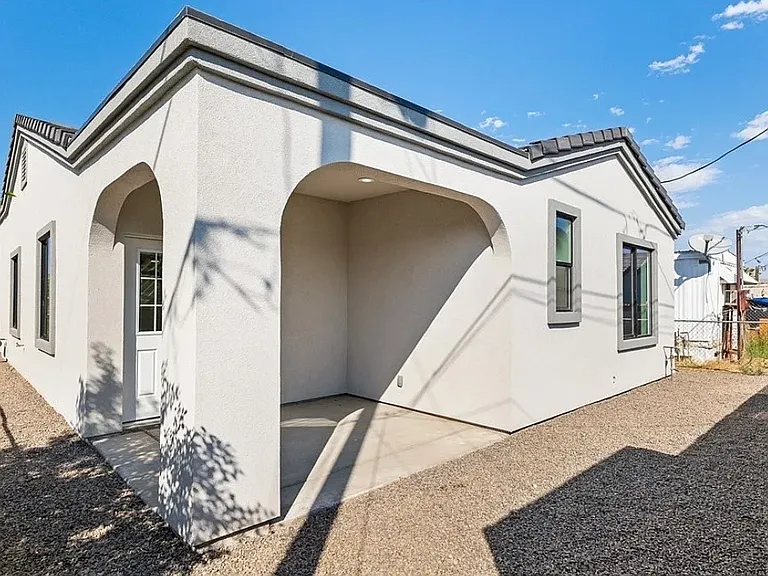 1794 Artesia Dr — Photo 3