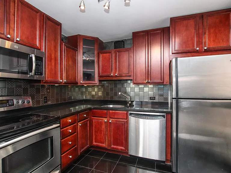 33 W Delaware Pl #19A — Photo 6