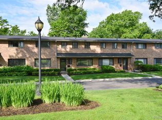 142 E Hickory Grove Rd #3, Bloomfield Hills, MI 48304