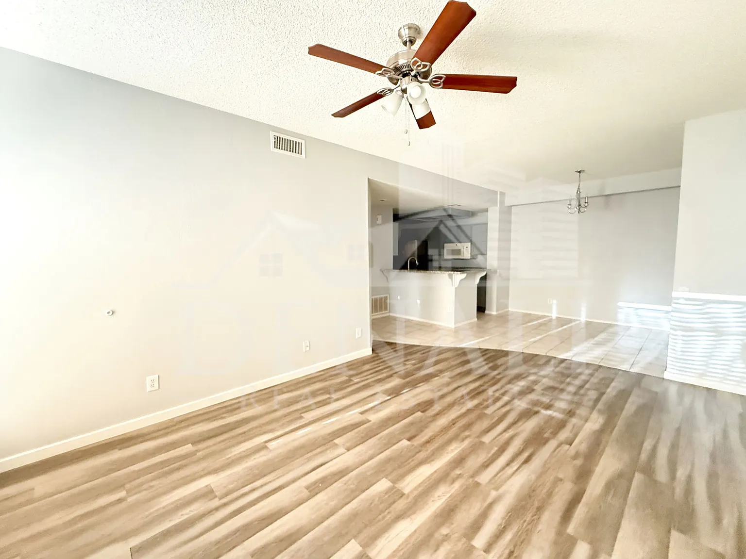 2 bed, 2.0 bath, 999 sqft, $1,395 — Photo 4
