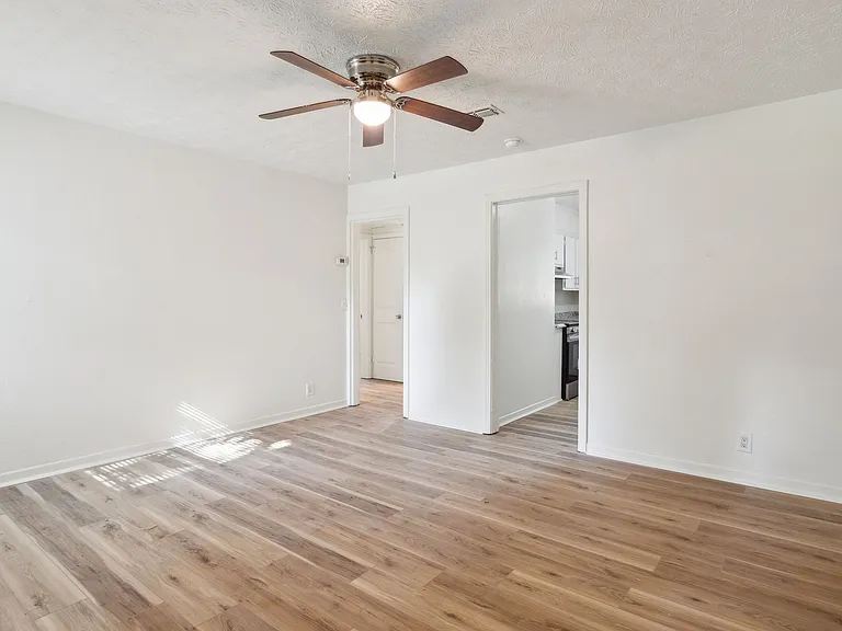2504 Danson St — Photo 18