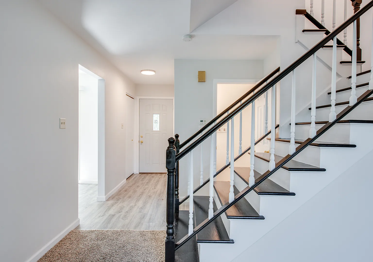 3 bed, 1.5 bath, 1516 sqft, $2,825 — Photo 2