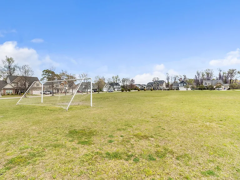 127 Ganton Dr — Photo 43