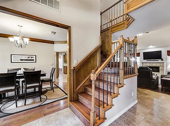 4th image of 1204 Oakwood Ct